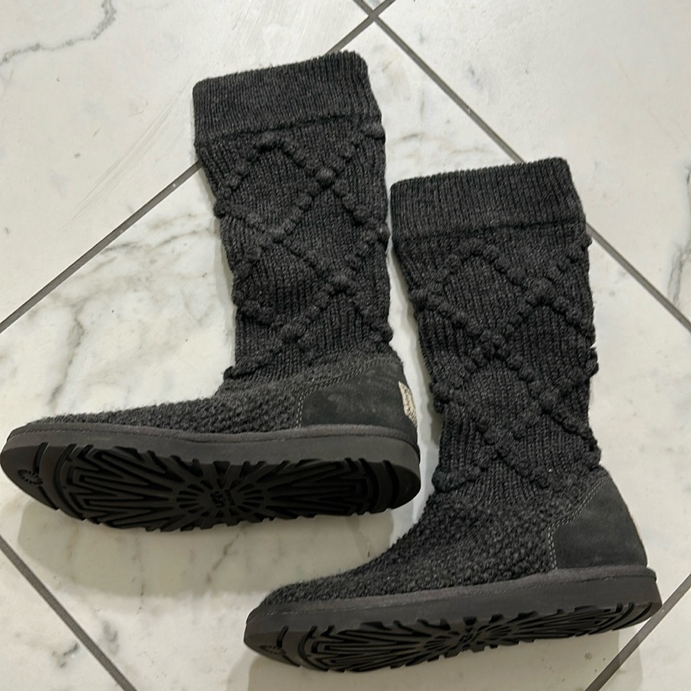 Grey knit Uggs